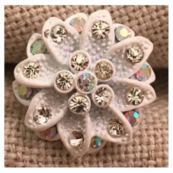 Vintage White Flower Enamel & Rhinestone Adjustable Ring - Picture 12 of 15